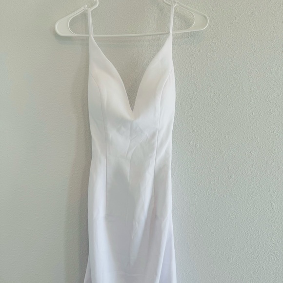 Stunning Custom Designed & Tailored V-Neck Backless Wedding Dress With Train - Picture 4 of 8